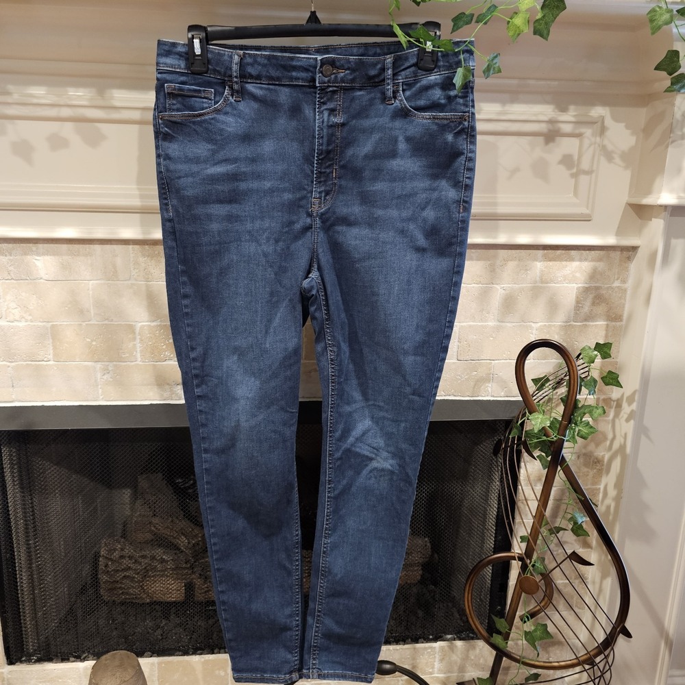 Old Navy Extra High-Rise Rockstar Super Skinny Jeans - Sz. 14-18